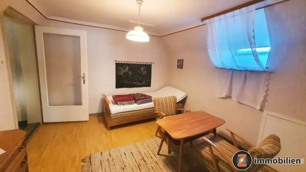 Wampersdorf: Charmantes Haus mit großem Garten und Potenzial