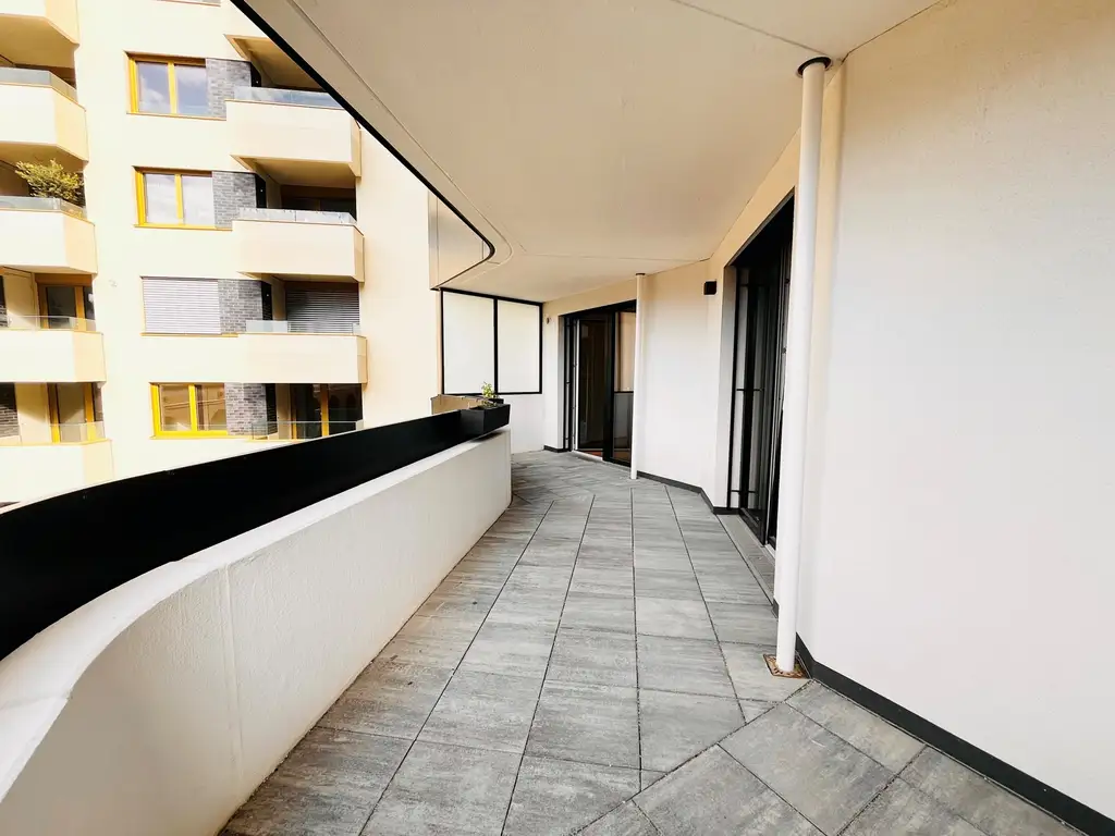 EXKLUSIVER ERSTBEZUG nahe Hauptbahnhof - Sonnige Wohnung mit großzügiger Freifläche und Küche in einem modernen Neubauprojekt