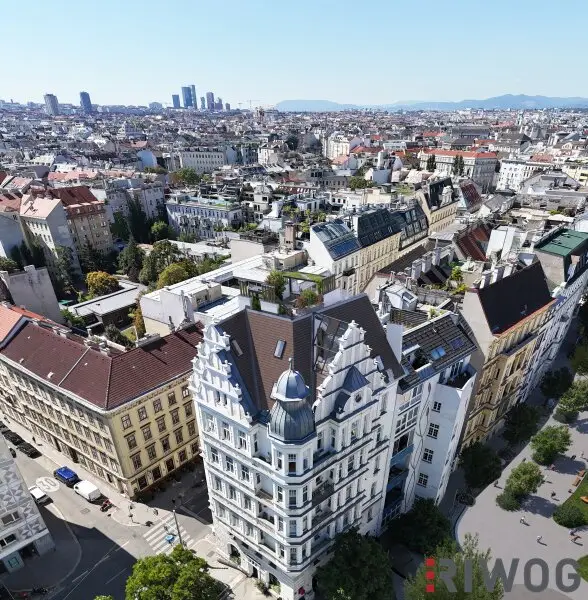 Einmalige Dachgeschosswohnung am Naschmarkt – Mit Vision veredelbar zum 215 m² PENTHOUSE-Juwel mit einmaligen 360°-Blick über Wien