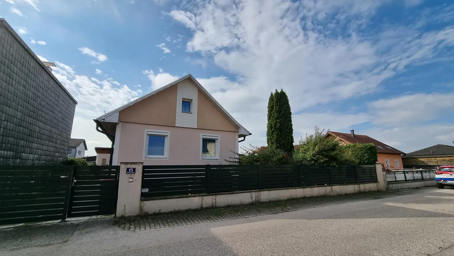 Gepflegtes Einfamilienhaus mit Pool und Garten in St. Georgen