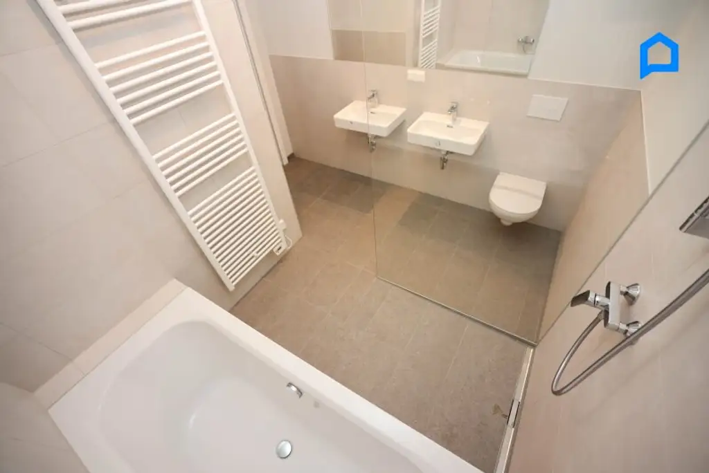 Schönbrunnblick-Gloriette, ERSTBEZUG, JETZT einziehen! Dachgeschoss NEU mit modernster Ausstattung148m² Wohnfläche, 4 Zimmer plus Nebenräume, auch Altbau Etagen-Wohnungen, teilweise Kurzzeitvermietung möglich !