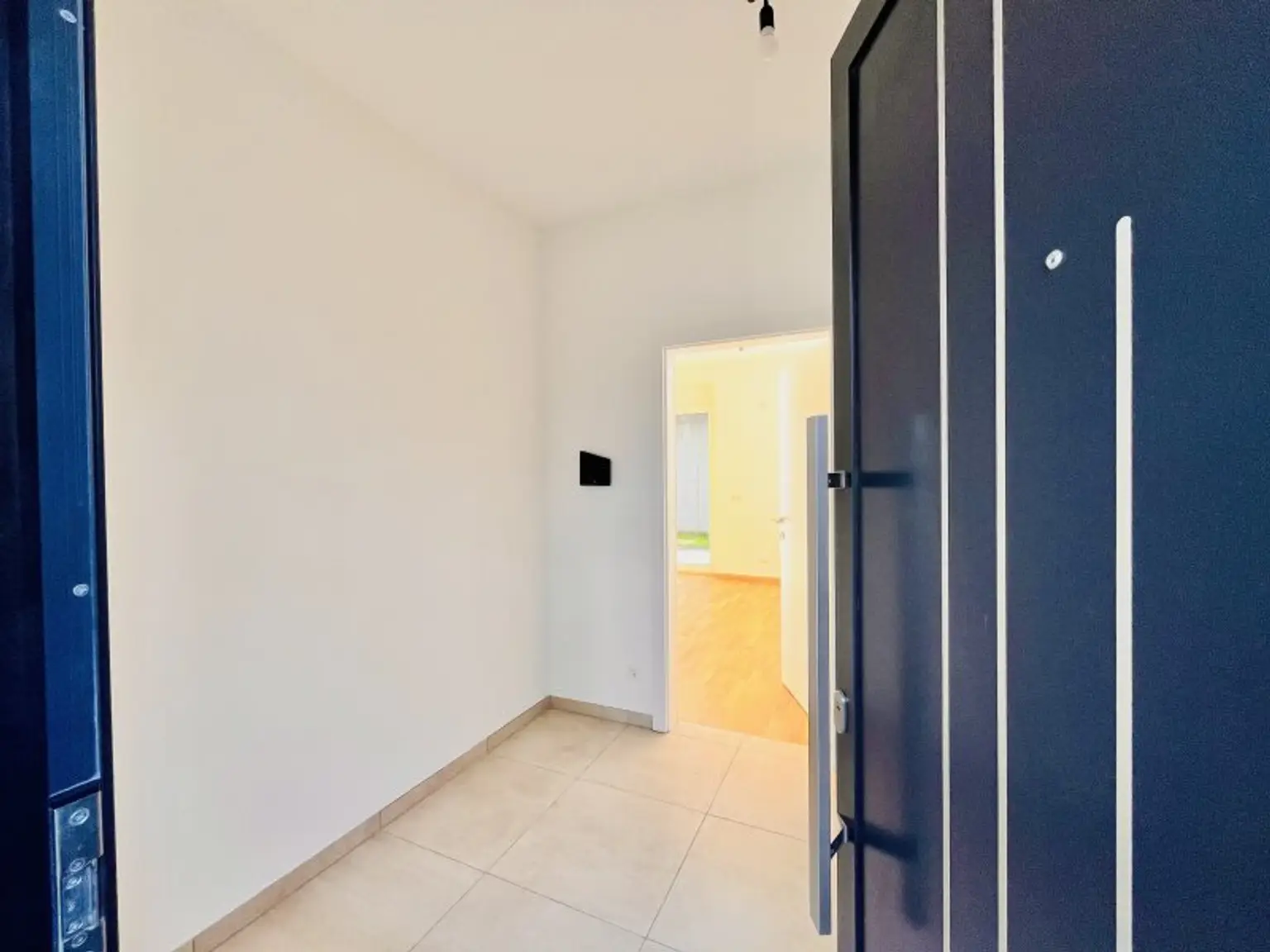 Erstbezug! Neubau-Reihenhaus mit Terrasse, Dachterrasse, Loggien & Garten (auch für Anleger)