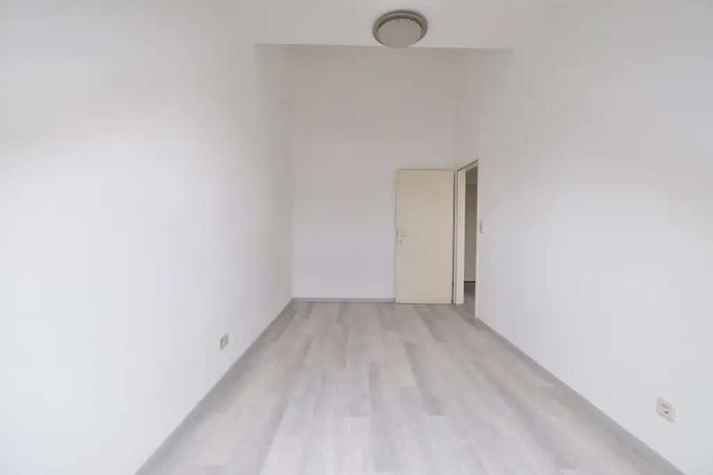 Nähe Innenstadt, Radetzkyplatz, UNBEFRISTETE Dachwohnung 3 Zimmer