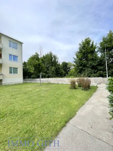 LICHTDURCHFLUTETE CA. 80 m² GROSSE 3-ZIMMER-WOHNUNG MIT BALKON IN GRÜNRUHELAGE VON POTTENSTEIN ZU KAUFEN!