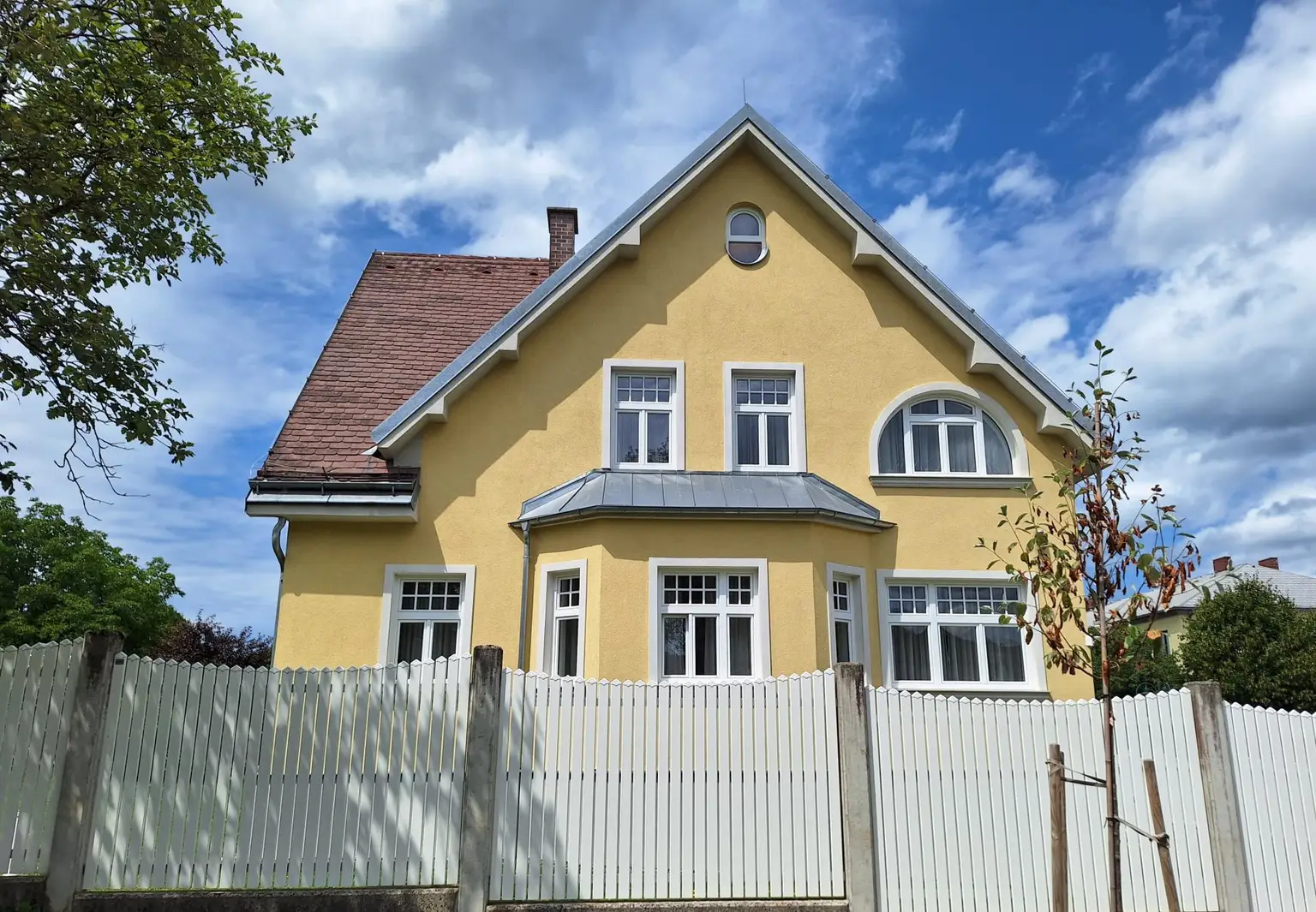 VILLA IN HAINFELD - WOHNEN UND ARBEITEN MÖGLICH
