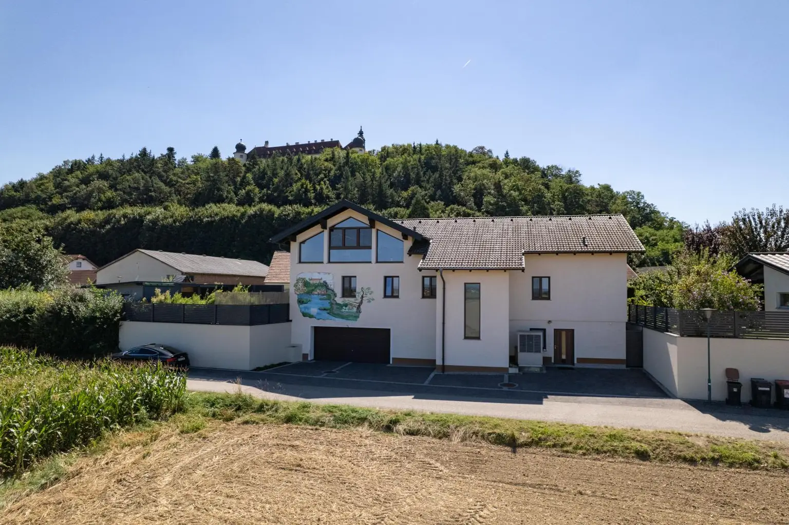 Exklusives Einfamilienhaus mit Ausblick und Wellnessbereich