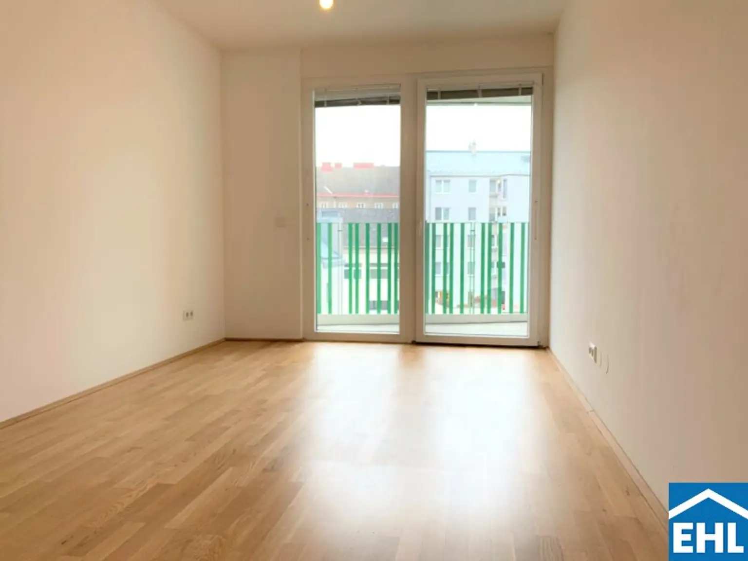 Freundliche 2 Zimmerwohnung an der U3!