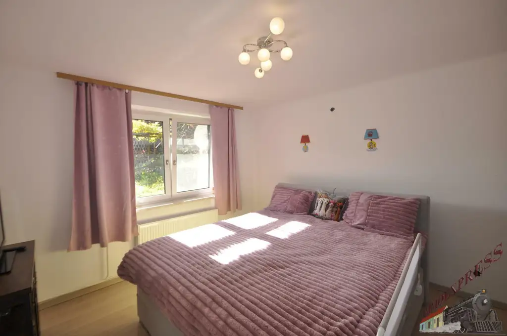 2-Parteien-Haus mit 2 Wohnungen zu je 112 qm und 67 qm in Rotheau