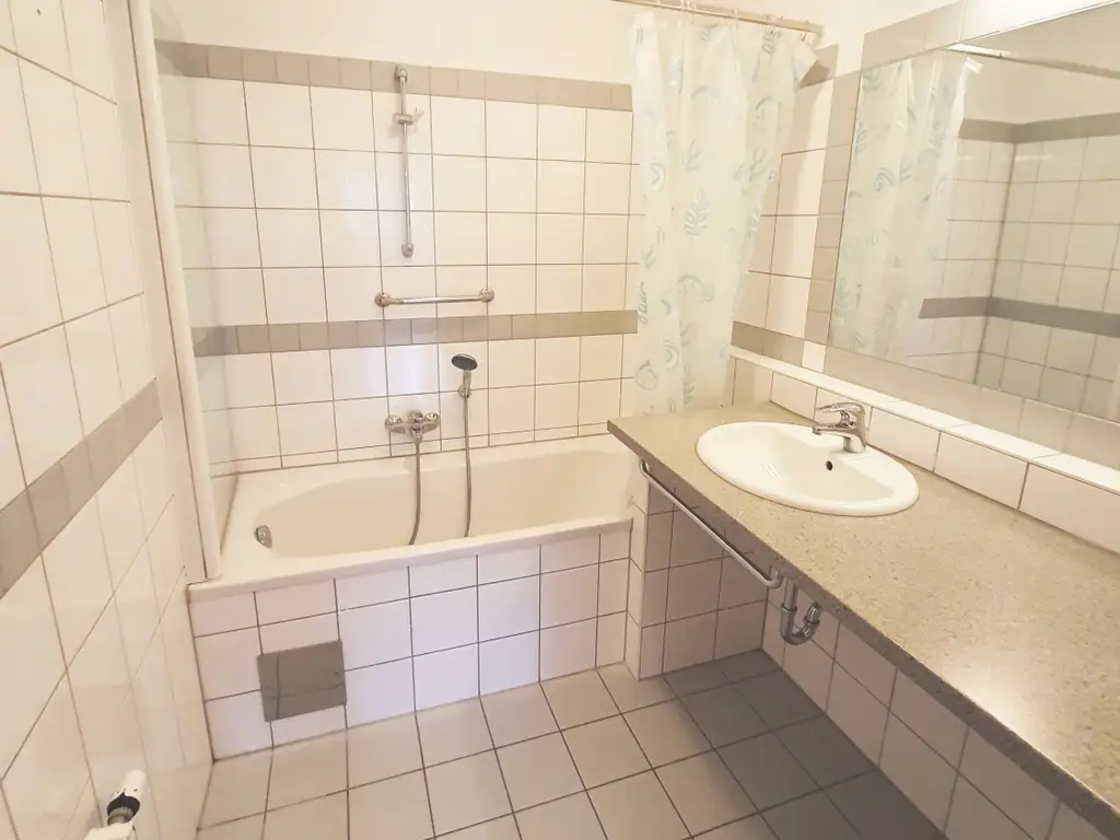 2-Zimmer-Wohnung mit Balkon und herrlichem Blick ins Grüne - Hietzinger Hauptstraße ums Eck