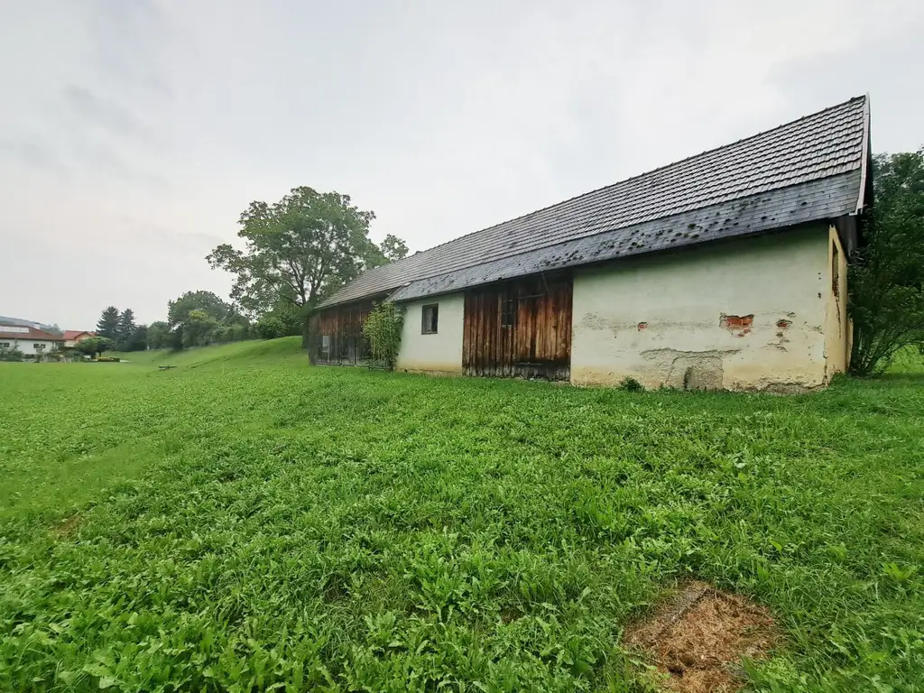 GROSSES GRUNDSTÜCK MIT SCHUPPEN