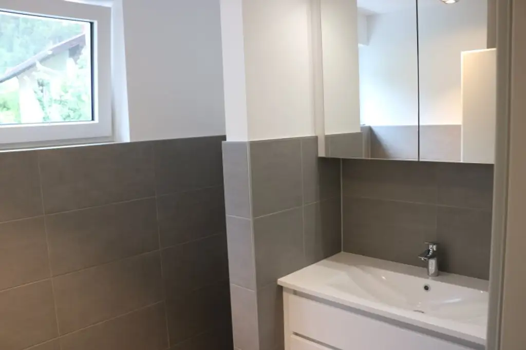 Telfs - Hochwertig - geschmackvoll eingerichtete 2 Zimmerwohnung mit Terrasse und Autoabstellplatz