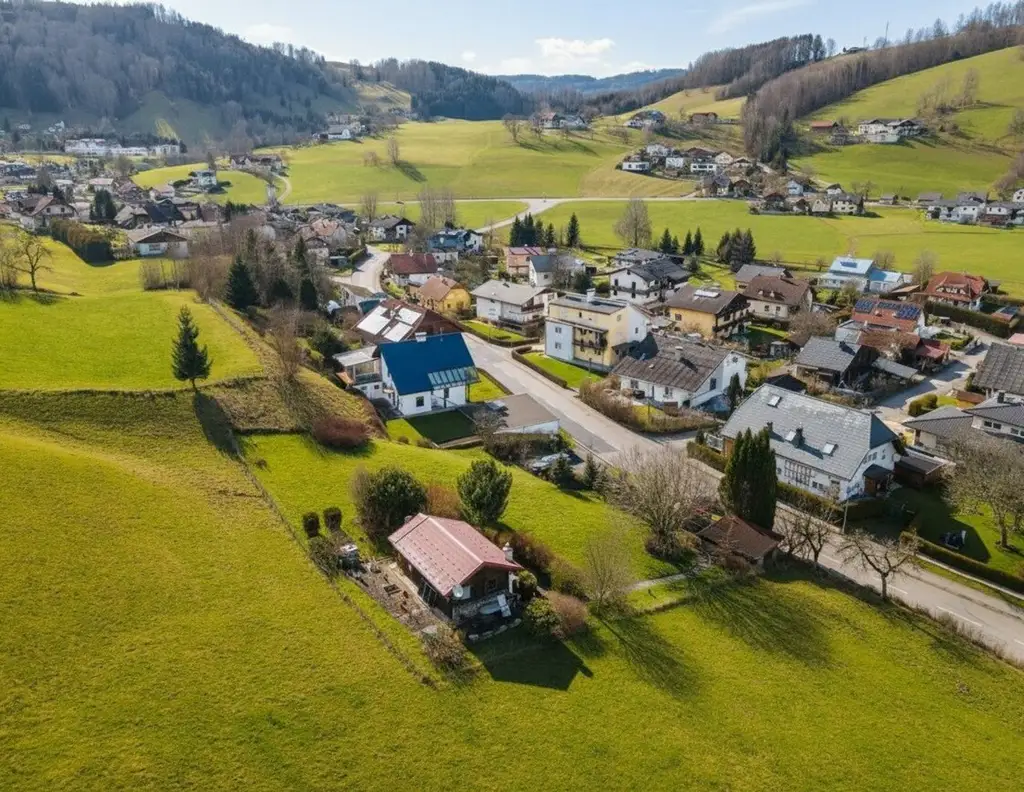 Baugrundstück in Altmünster - 1.477 m², aufgeschlossen, mit Kleinwohnhaus und Potenzial für bis zu 3 Einheiten