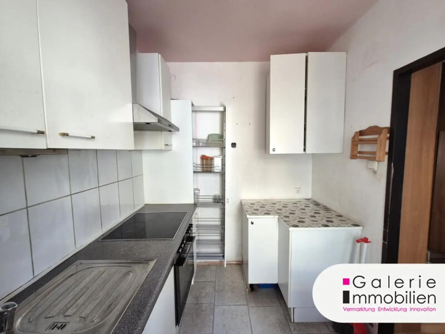 Sonnige und helle 3-Zimmer-Neubauwohnung mit Loggia inkl. Stellplatz - Sanierungsbedarf