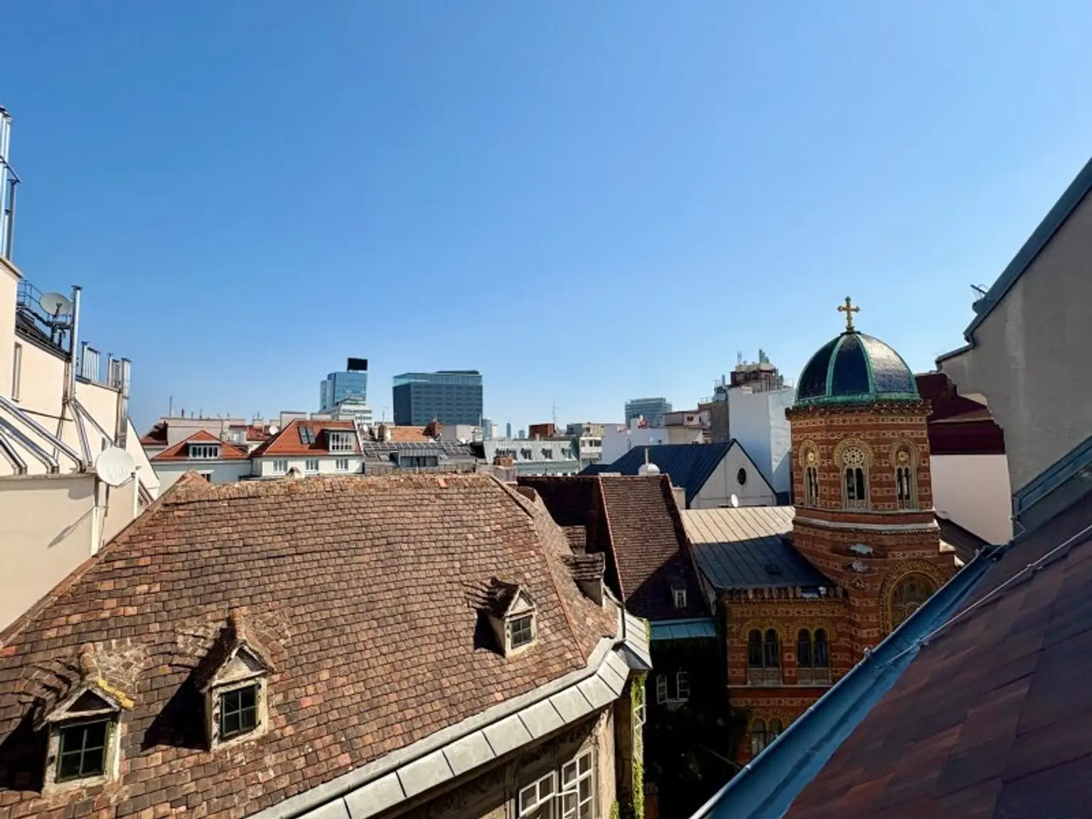 DG-WOHNUNG MIT PRIVATER TERRASSE NÄHE STEPHANSPLATZ