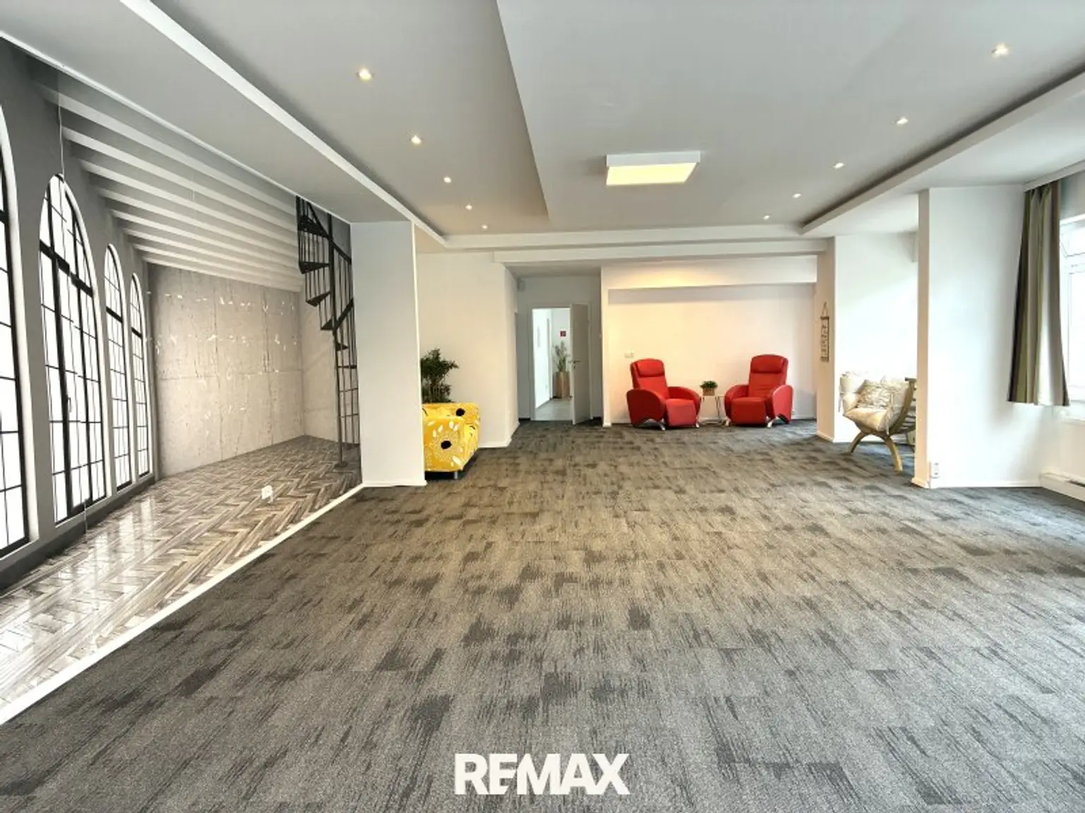 Großraum mit Fototapete