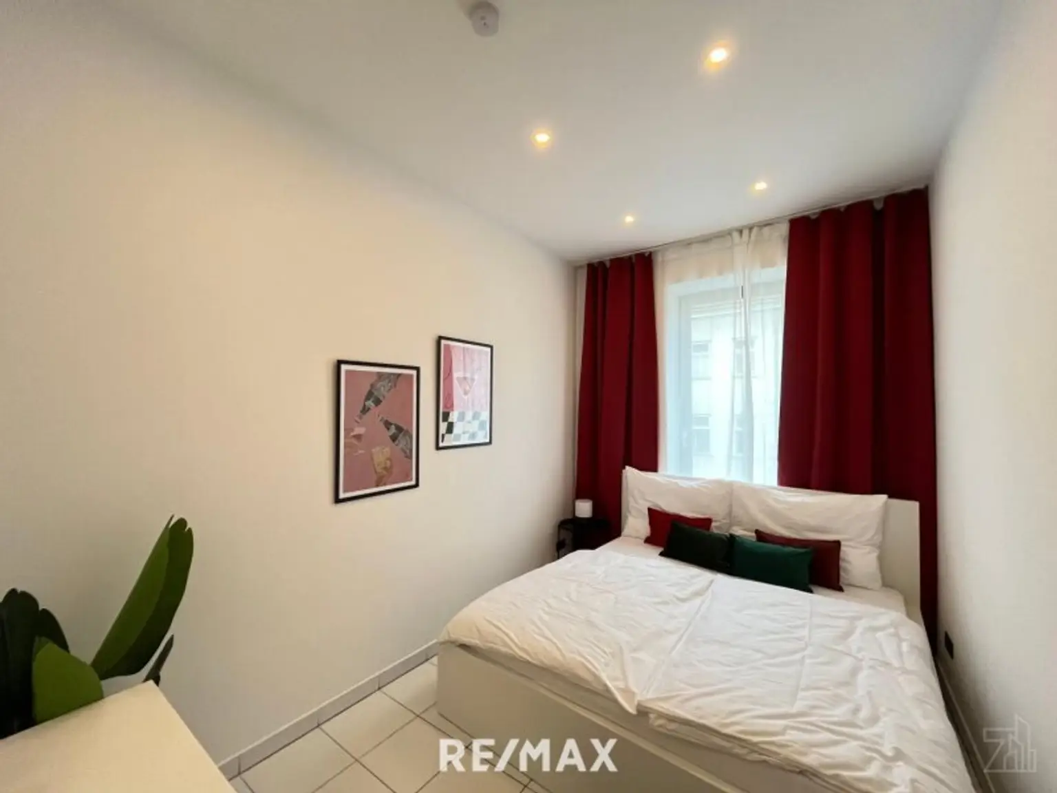 4-Zimmer-Altbau-Wohnung