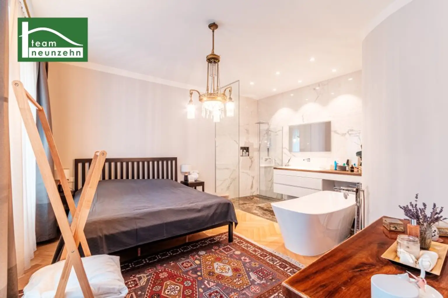 Stilvoll kernsanierte Altbauwohnung beim Servitenviertel mit Design-en-Suite-Badezimmer und Hof-Balkon-Option!