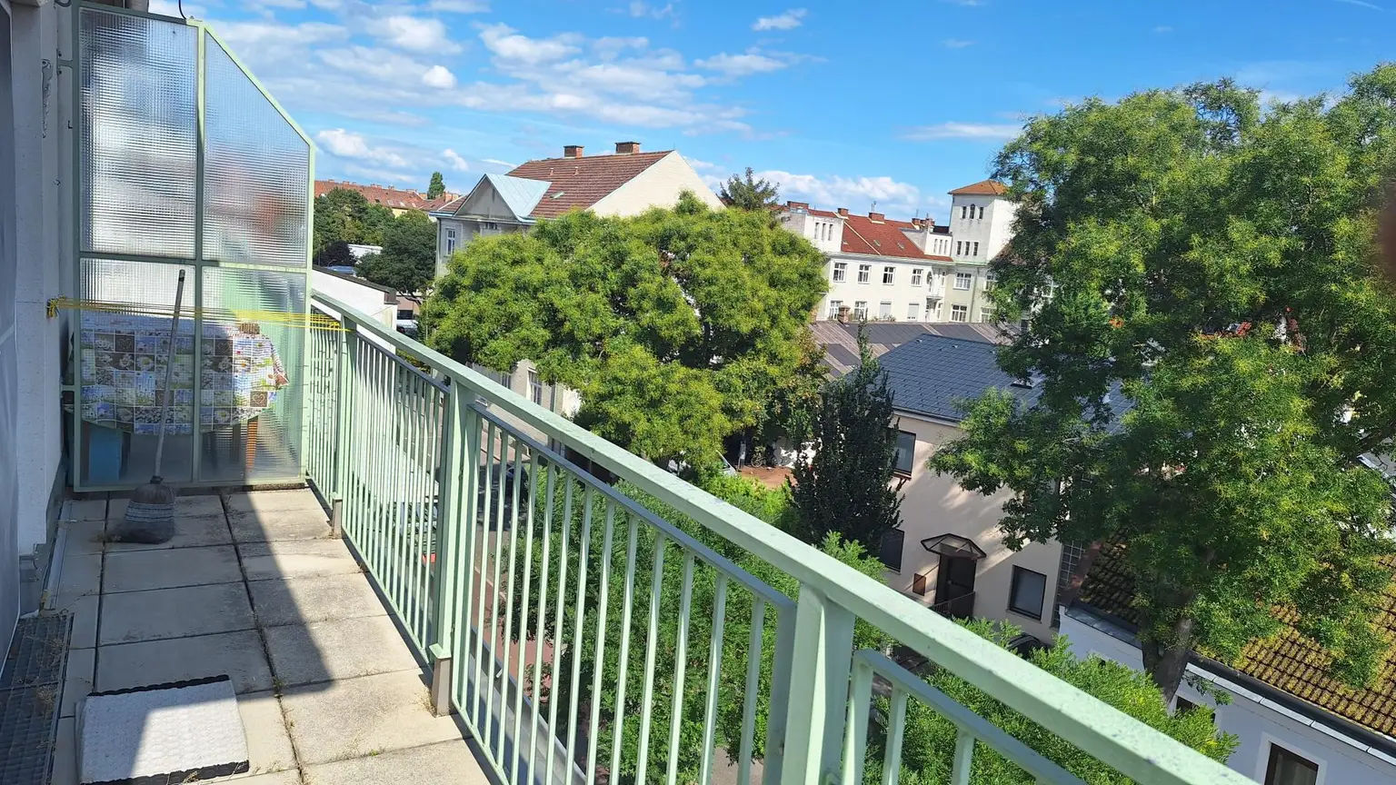 Zentrumsnahe sonnige Dachgeschosswohnung  mit Eckterrasse in Schwechat.