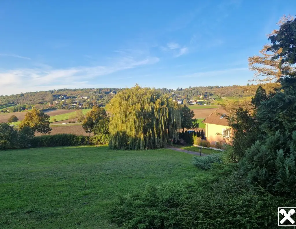 EIN TRAUM WIRD REALITÄT: AUSSERGEWÖHNLICHES BAUGRUNDSTÜCK IN HAGENBRUNN MIT FREIEM AUSBLICK IN TOLLER, RUHIGER WOHNLAGE
