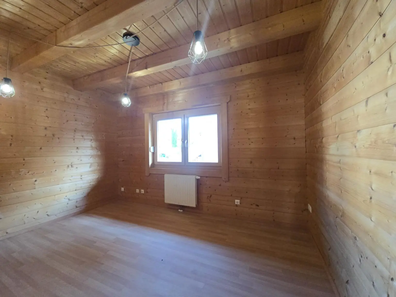 2011 Gemeinde Sierndorf/Untermallebarn: Gemütlicher Holz-Bungalow mit ausgebautem Dachboden