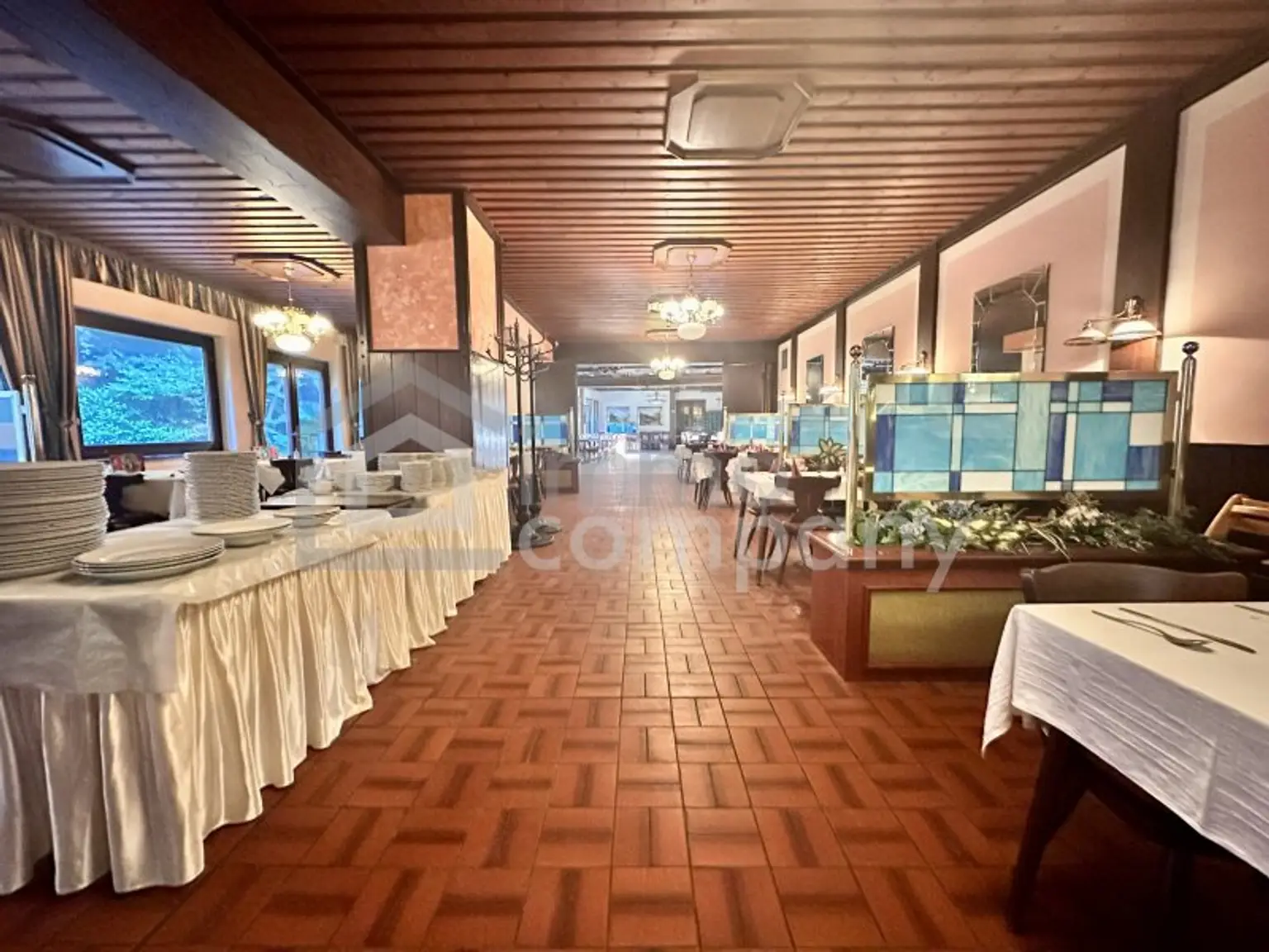 Gastronomiejuwel in Lassee: 480m², Bar, Restaurant & 2 Terrassen warten auf Sie!