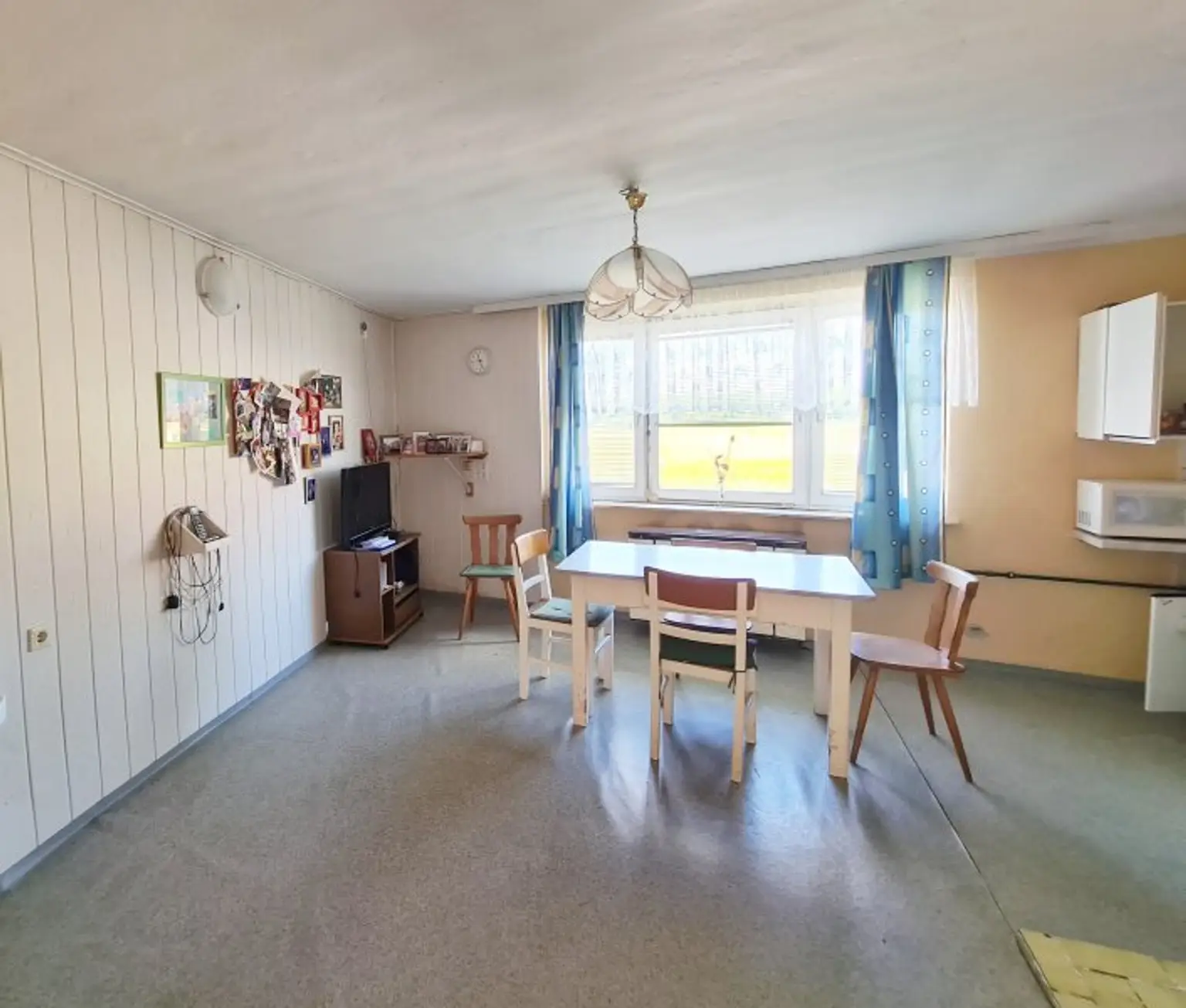 GELEGENHEIT MIT GROSSEN POTENTIAL IN  PALTERNDORF HAUS MIT 6 ZIMMER 156 WFL. PLUS  2 GROSSE SCHUPPEN