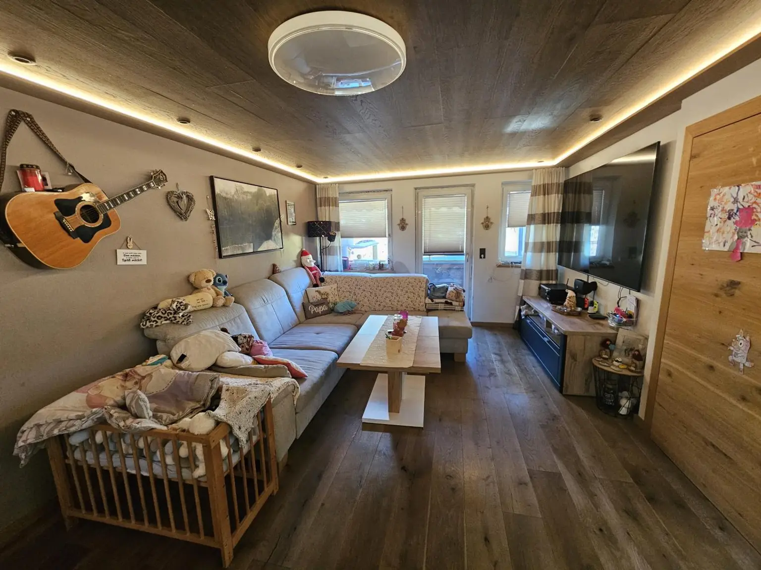 Großzügiges Zweifamilienhaus mit Garten und Pool