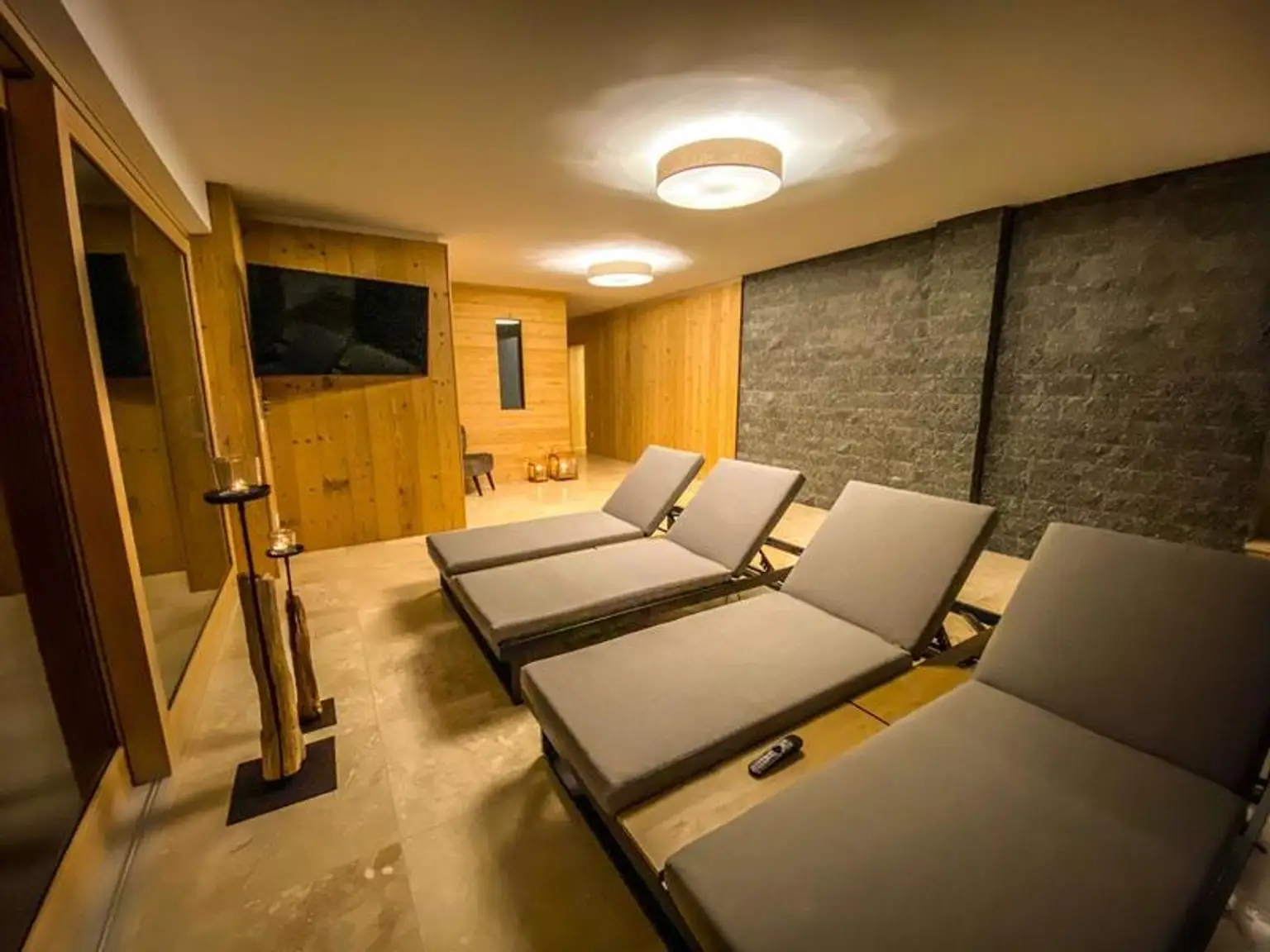 Moderne Ferienvilla mit guter Auslastung in traumhafter Grünruhelage