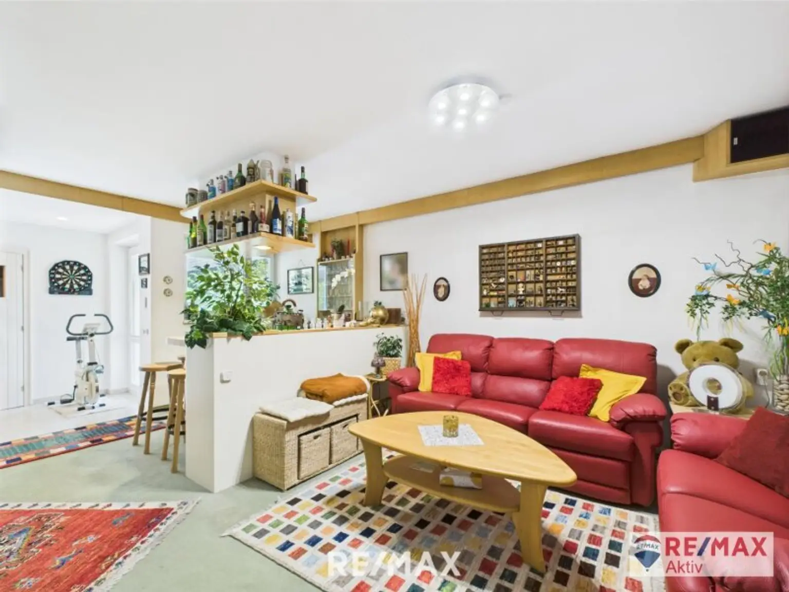 Wohnzimmer mit Bar Untergeschoss_2