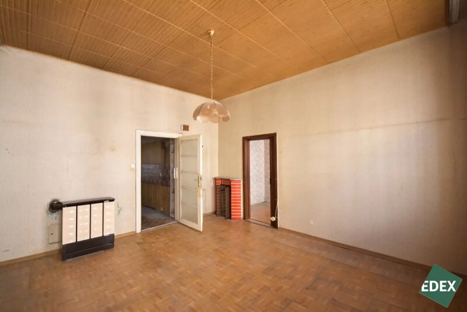 Sanierungsbedürftige 2-Zimmer-Altbau mit Potenzial