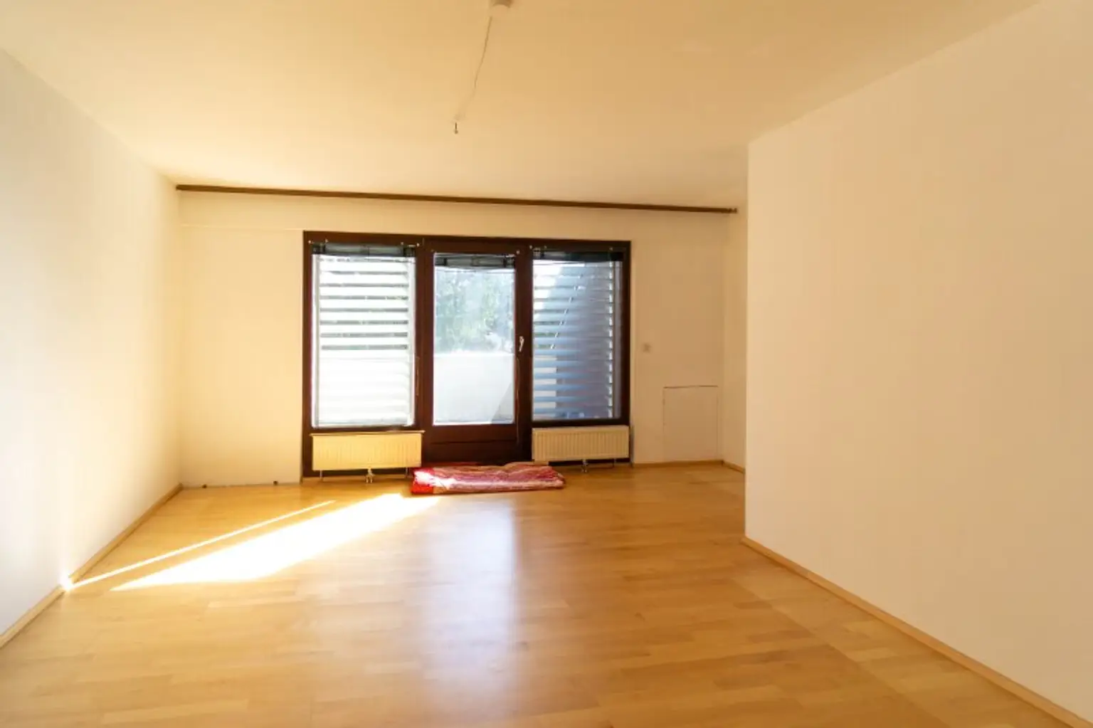 Zimmer 4 mit Ausgang zur Terrasse