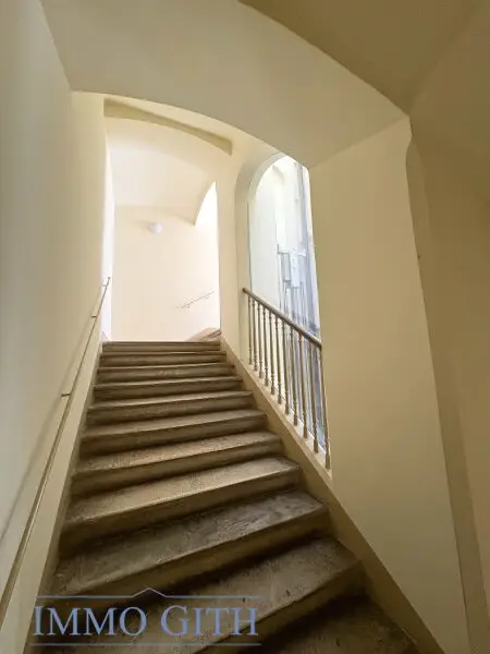 UNBEFRISTETE, GEPFLEGTE 1,5 ZIMMER-WOHNUNG MIT GEMEINSCHAFTSTERRASSE ZU MIETEN!