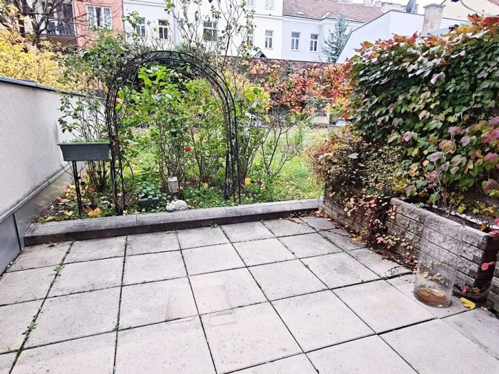 BUCHENGASSE, U1-NÄHE, 57 m2 Neubau mit 10 m2 Terrasse, 2 Zimmer, Komplettküche, Wannenbad, Parketten, 1. Liftstock