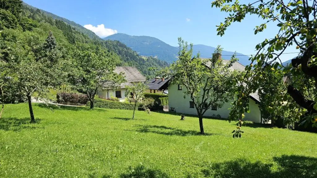 Charmantes Sanierungsobjekt in Radenthein: 5 Zimmer, Balkon und viel Potenzial!
