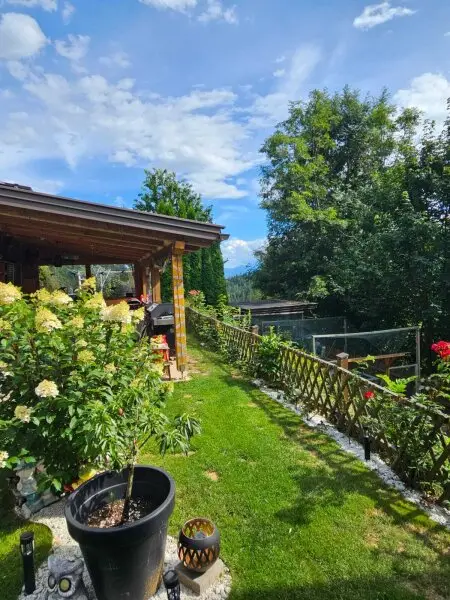 Neuwertiges  Familien Wohnhaus in Feldkirchen / St. Urban : 5 Zimmer, Garten, Balkone, tolle Ausstattung! mit  1 HA LW  Wiese für Tierhaltung