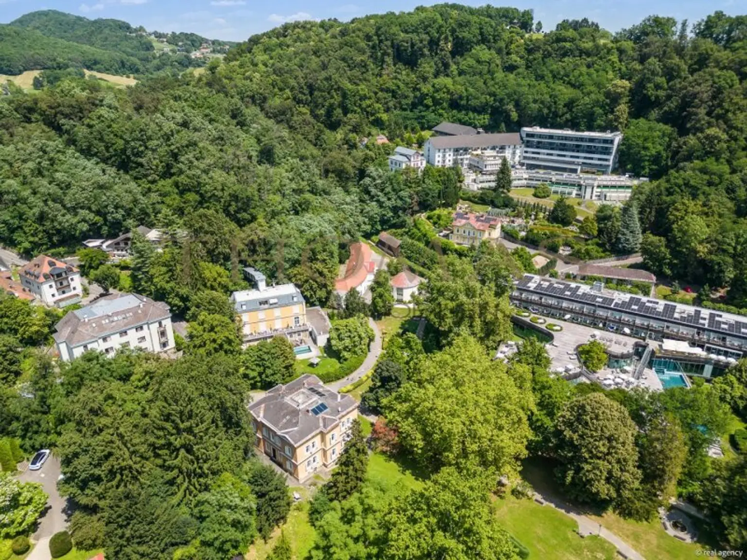 Kurparkjuwel "Villa Clar" - Boutiquehotel, Restaurant & 3 Geschäftsflächen