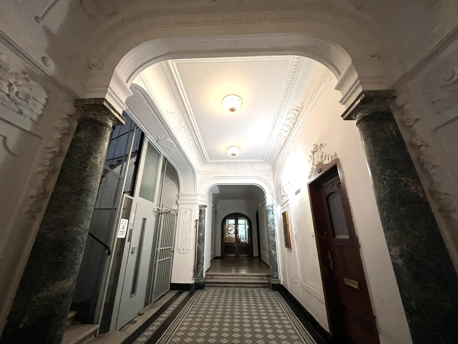 Charmantes, ansprechendes Apartment in zentraler Lage des 8. Bezirks mit zwei kleinen Balkonen