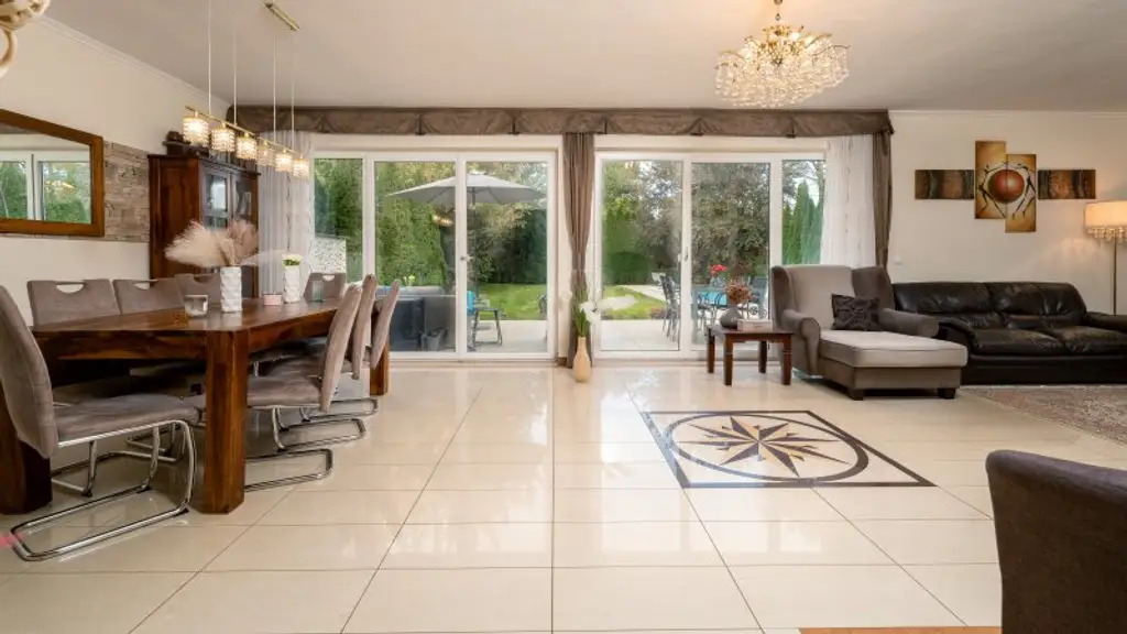 ! "take your bags and move in" ! 4,5 Zimmer, Terrasse, Garage & Pool! Grünruhelage!