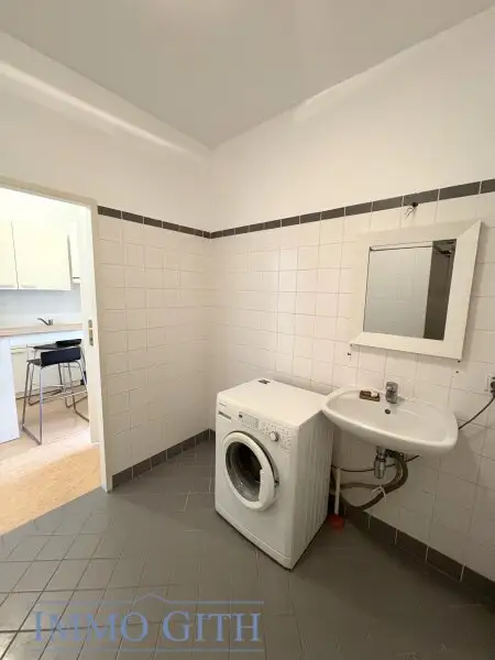UNBEFRISTETE, GEPFLEGTE 1,5 ZIMMER-WOHNUNG MIT GEMEINSCHAFTSTERRASSE ZU MIETEN!