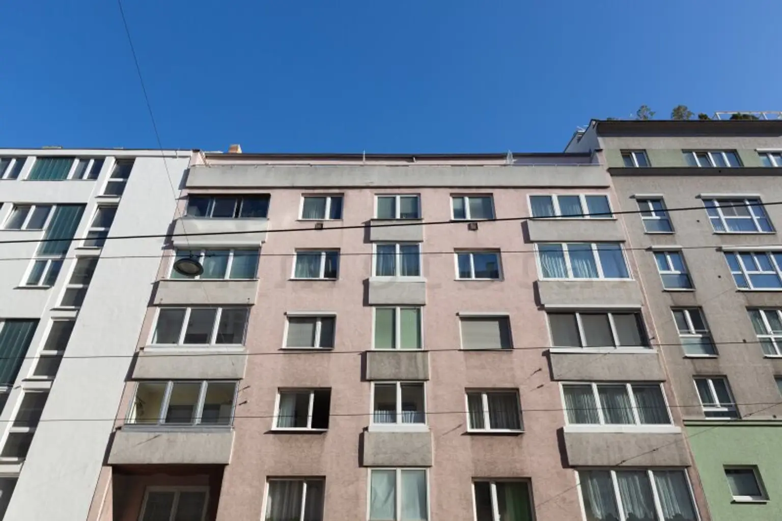 Fasanviertel - Neuadaptierte DG-Wohnung mit  9 m2-Westterrasse im 6. Liftstock