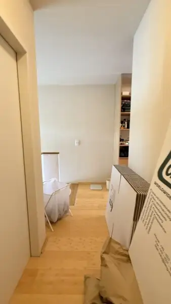 Tokiostraße / Kirschblütenpark: VIS / Japanische Schule: Möblierte 4 Zimmer-Maisonetten-Wohnung mit einer Loggia und Terrasse + optionaler Garagenstellplatz!