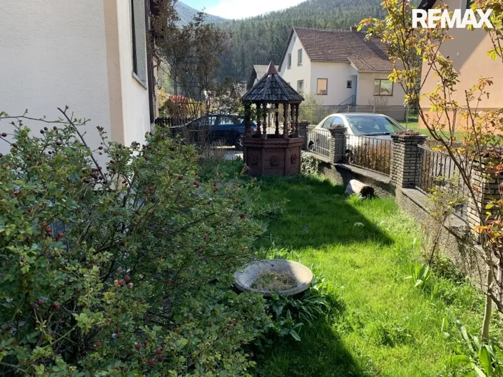 Charmantes Einfamilienhaus in Gloggnitz – Ihr neues Zuhause mit Garten und Garage!