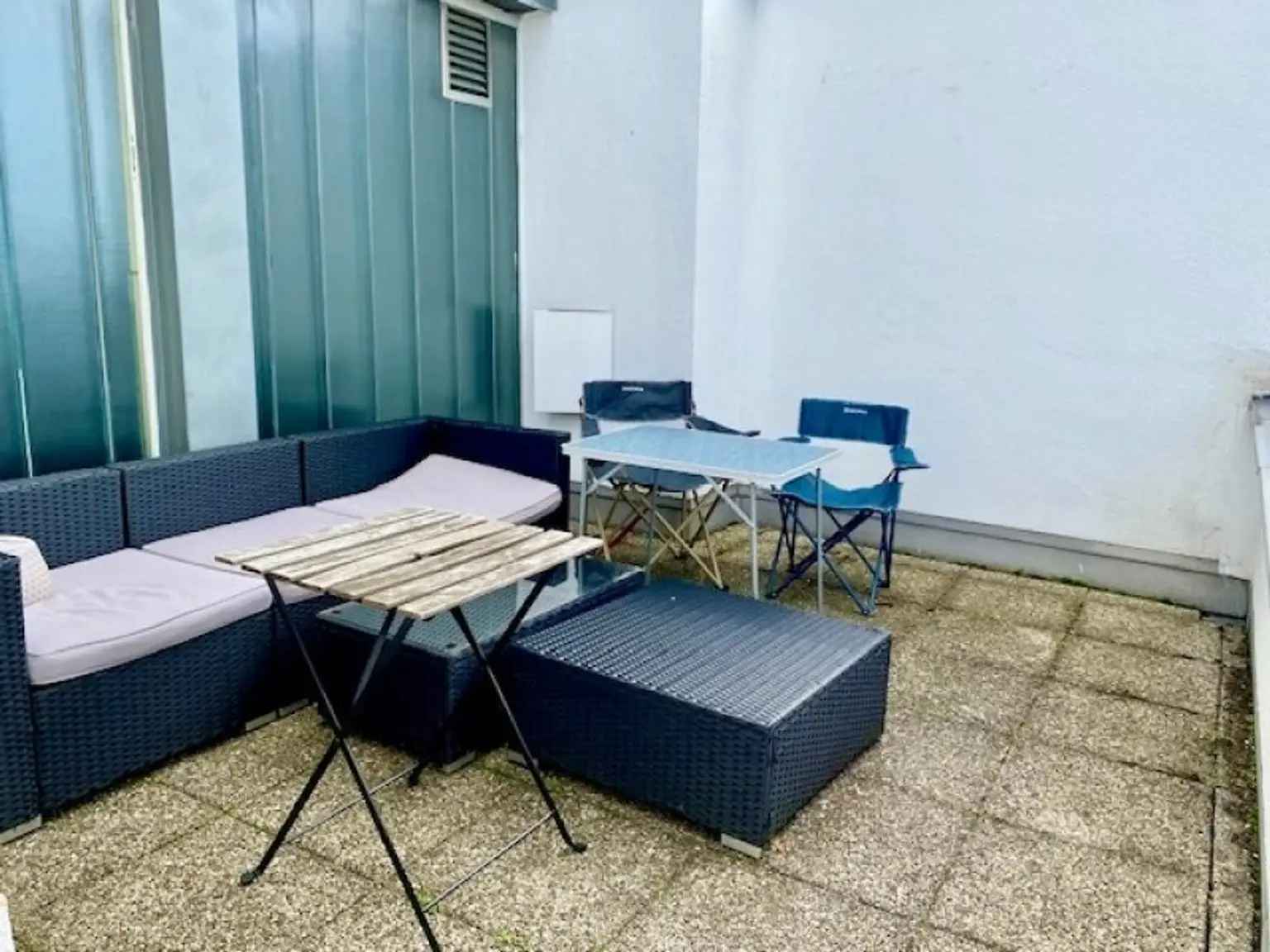 Terrassentraum mit herrlichem Fernblick: 3 Zimmer, Küche und 46 m2 Terrassen im 5.Stock, Stellplätze im Hof mitbenützbar, Nähe U1-Taubstummerngasse + Belvedere!