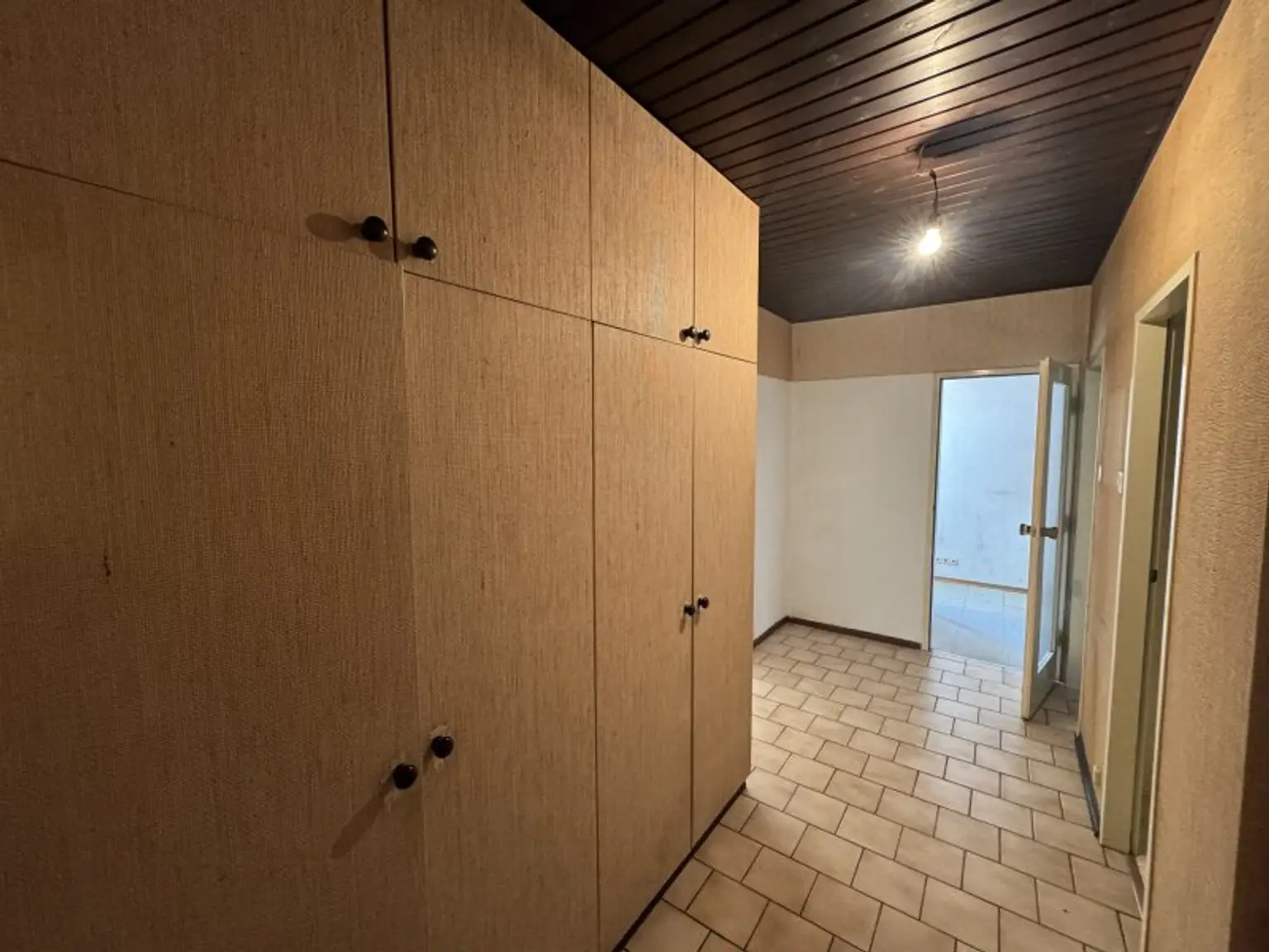 *Sanierungsbedürftiger Singlehit in Ruhelage mit Loggia bei U6 Dresdner Straße* Ab sofort verfügbar*