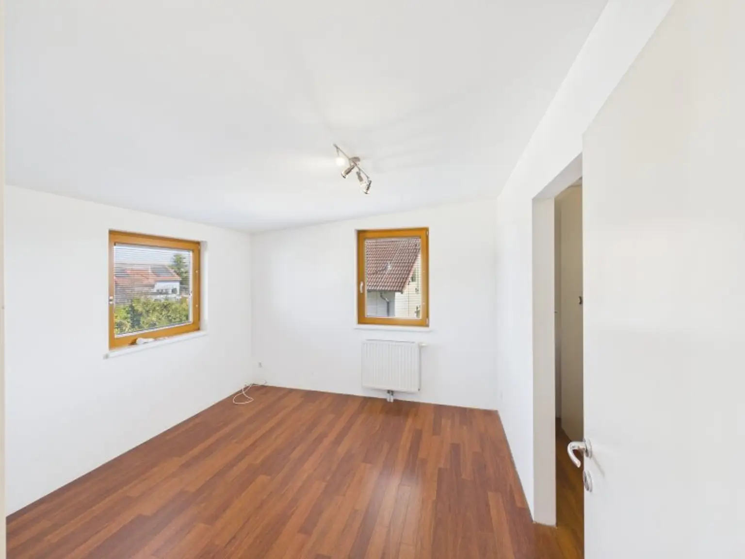 Idyllisches Einfamilienhaus in Gänserndorf: 5 Zimmer, Pool, Balkon & mehr!