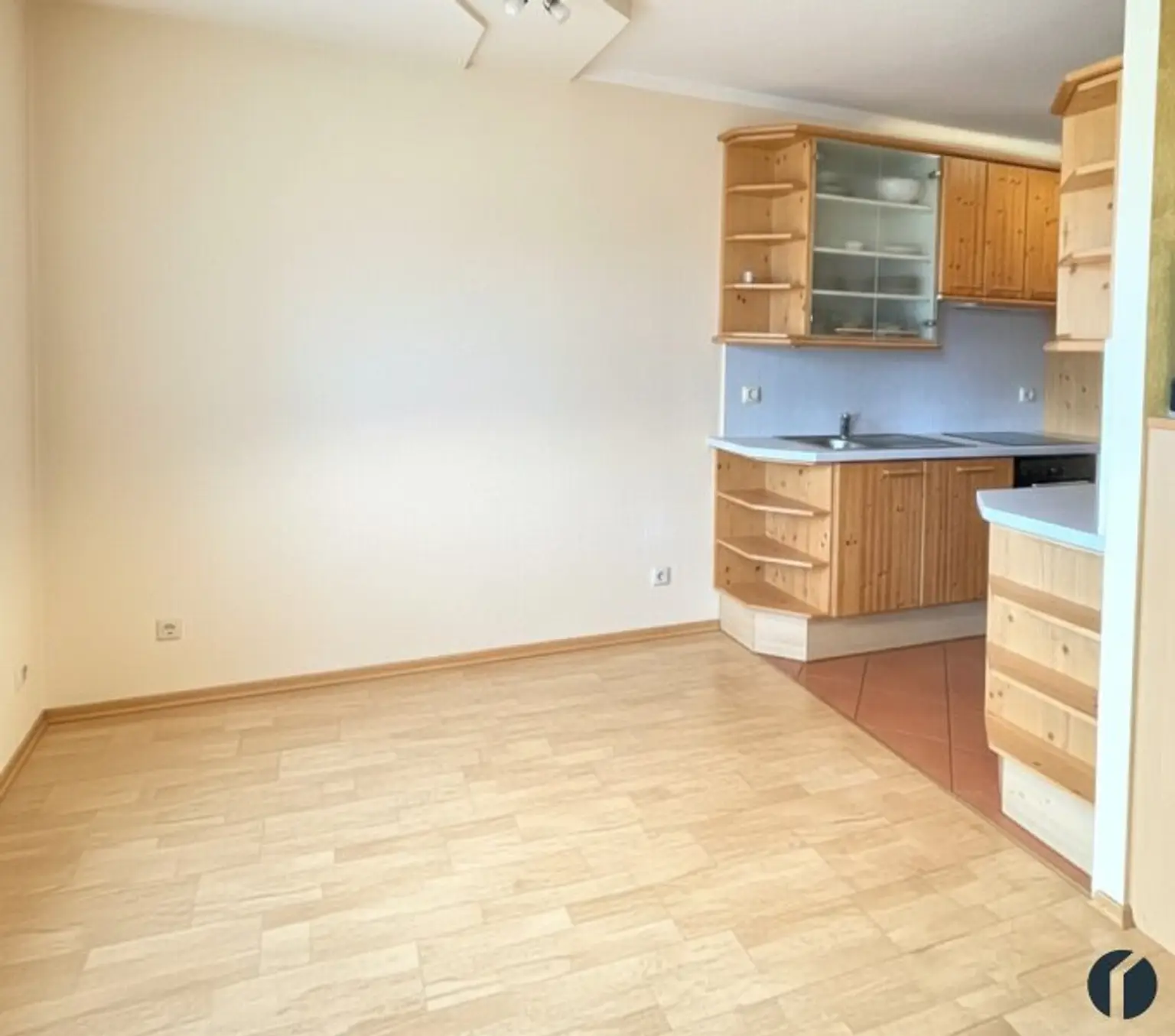 Essplatz mit KI bearbeitet