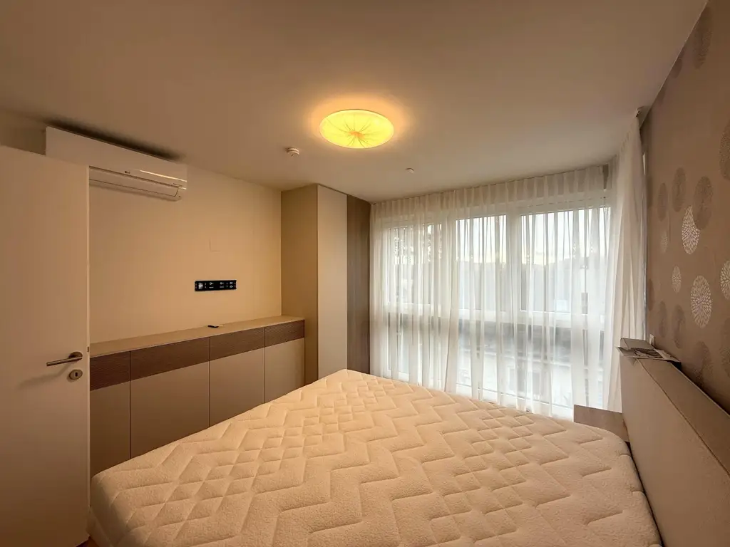 Exklusiv und komplett möblierte 3-Zimmer-Terrassenwohnung für gehob. Ansprüche // Excl. and fully furnished 3-room terr. apt for discerning tastes //