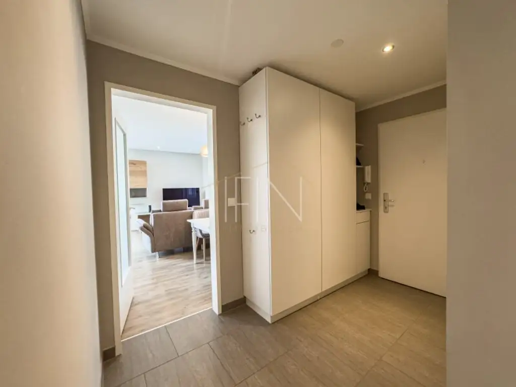 Moderne, sonnige 3-Zimmer-Wohnung mit 50m² Dachterrasse