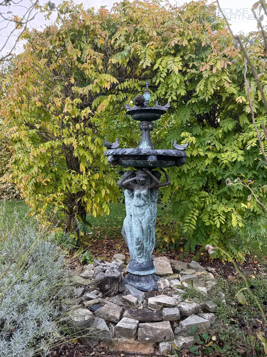 GARTENPARADIES   -  9.000 M² - 
LANDHAUS IN PARKLANDSCHAFT  
NUR 30 MINUTEN VON WIEN