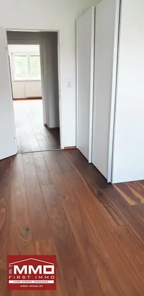 Günstige Gelegenheit * 3-Zimmer + LOGGIA + Stellplatz * Nähe RINGSTRASSE